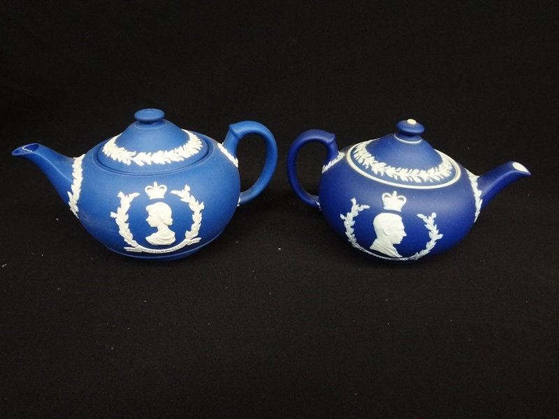 Wedgwood Dark Cobalt Coronation Tea Pots: QEII and George VI