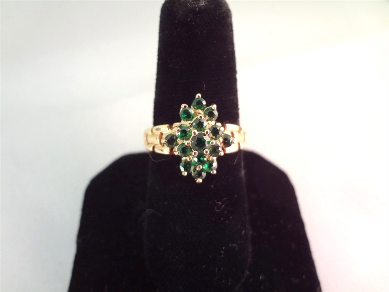 14K Gold Ring (15) Round Emeralds with (2)mm Center Stone Ring Size 7.75