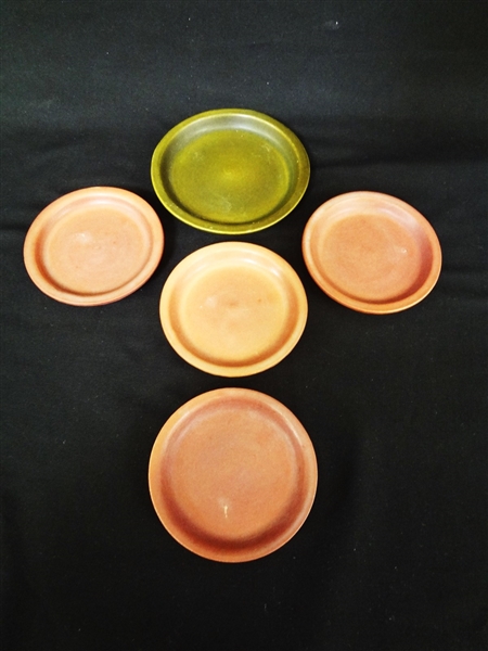 (1) Roseville Pottery Planter Saucers