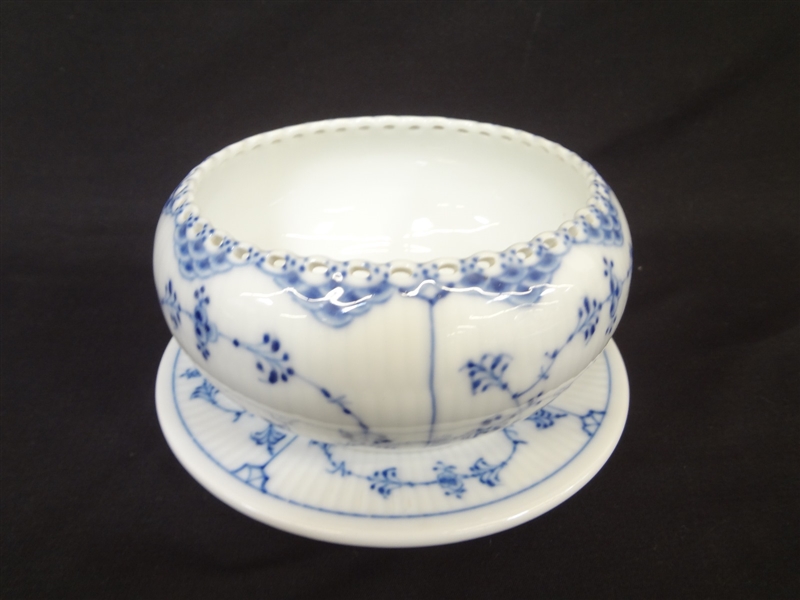 Royal Copenhagen Blue Onion Full Lace Dish with Under Plate