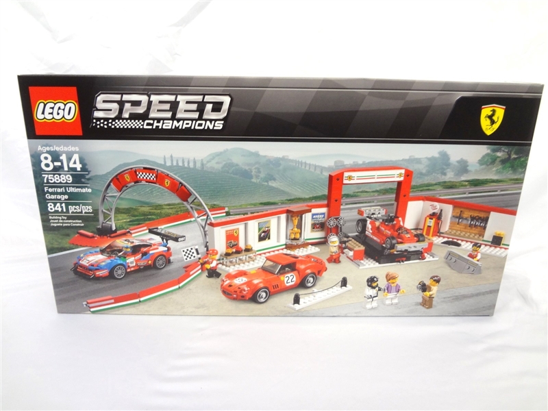 LEGO Collector Set #75889 speed Champions Ferrari Ultimate Garage New and Unopened
