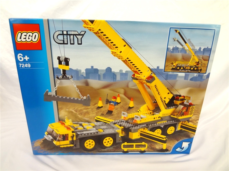 LEGO Collector Set #7249 City Construction Crane New and Unopened