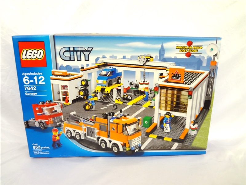 LEGO Collector Set #7642 City Garage New and Unopened