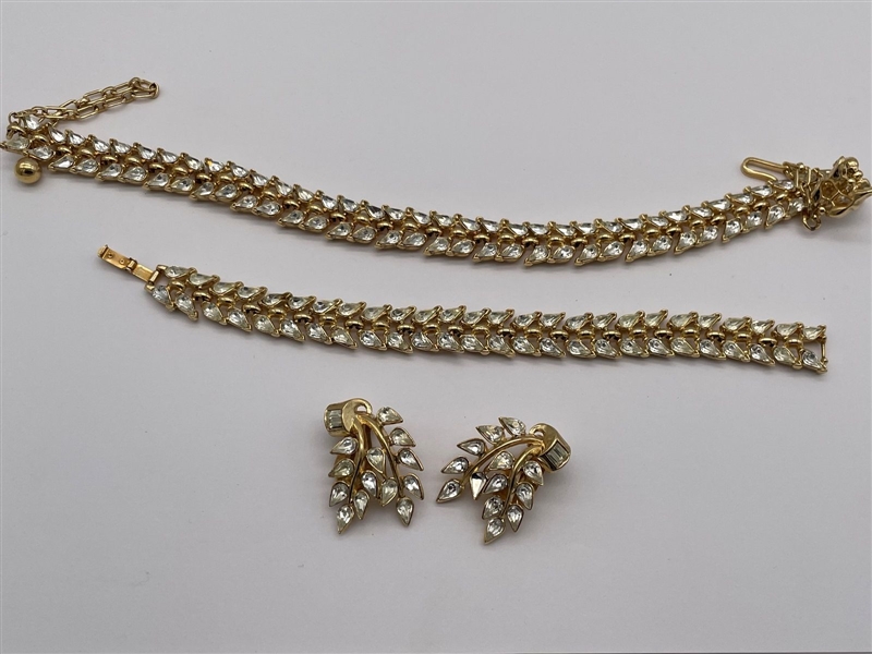 Crown Trifari Necklace, Bracelet and Earring Suite