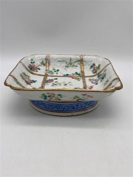 Chinese Famille Rose Footed Plate Tongzhi Mark and Period