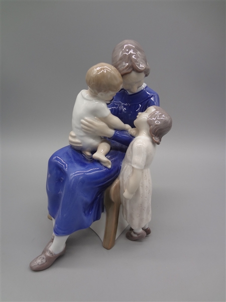 Bing & Grondahl Figurine "Happy Family"