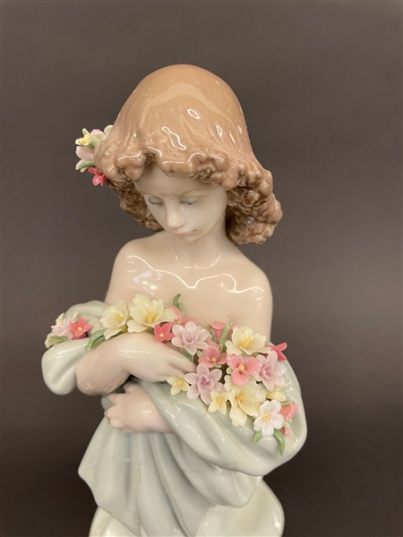 Lladro Girl With Flowers 6346