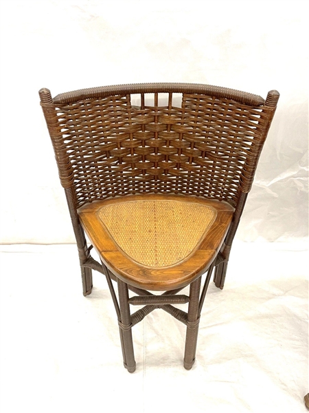 1910 Heywood Bros. and Wakefield Company Wicker Round Table With Hideaway Chair Set