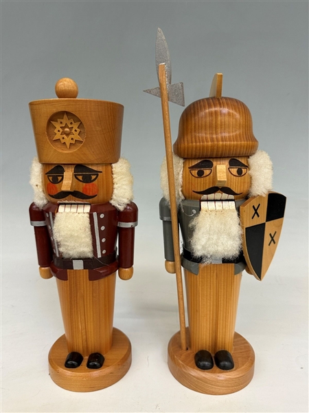 (2) Erzgebirgische Volkskunst Natural Wood Nutcrackers