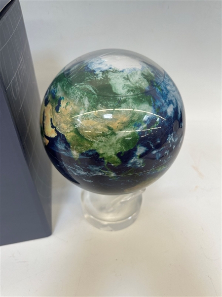 Mova Globe With Box and Stand