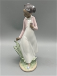 Lladro Figurine "Pretty Flowers" #8132