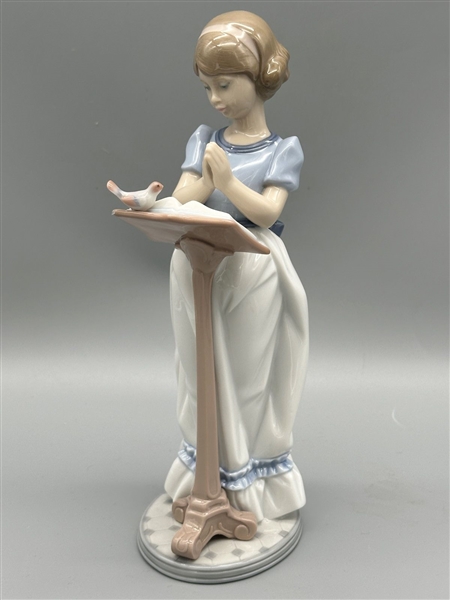 Lladro Porcelain Figurine "Sunday Prayer"