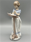 Lladro Porcelain Figurine "Sunday Prayer"