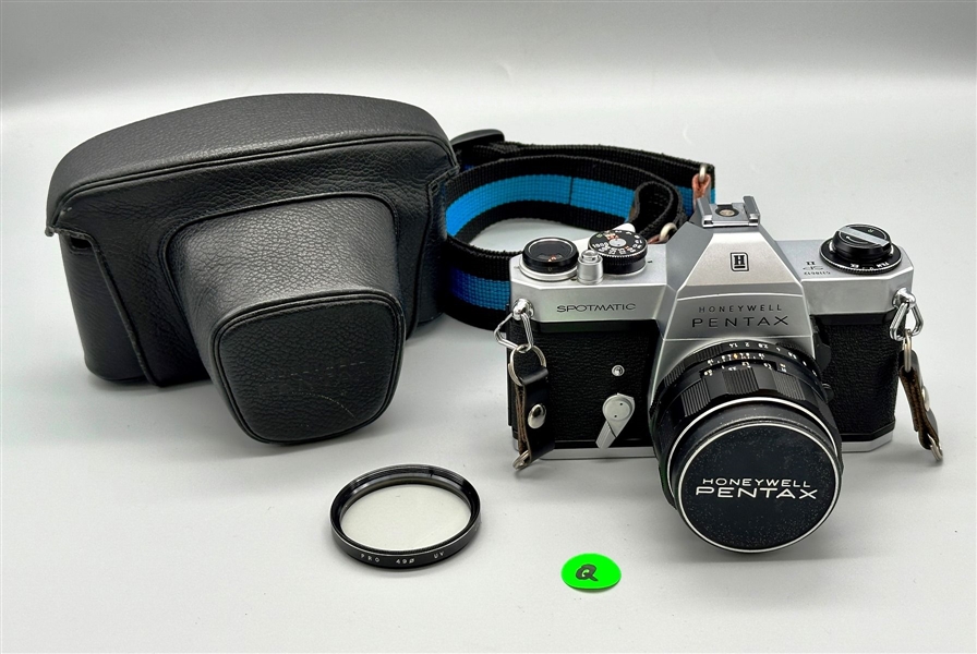 Q) Asahi Honeywell Pentax Spotmatic SPII 35mm SLR Camera with Case