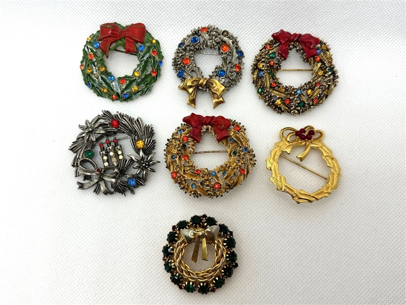 (6) Christmas Wreath Brooches