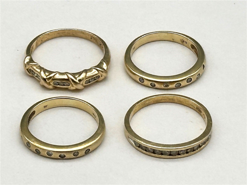 (4) 14k Gold Rings With Diamond Chips