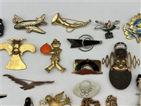 (33) Vintage Jewelry Brooches