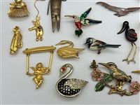 (33) Vintage Jewelry Brooches