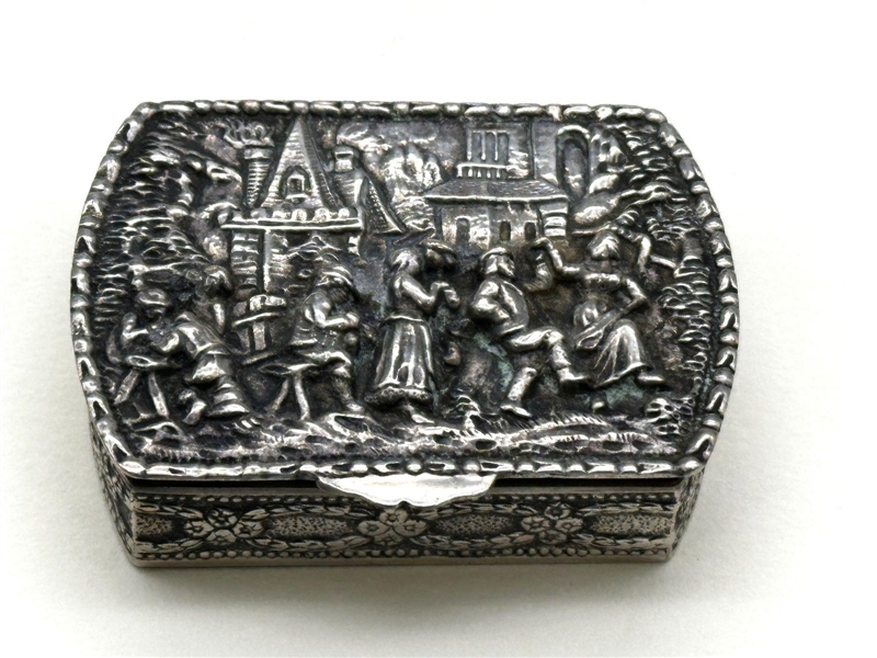 Spanish .915 Silver Repousse Pill/Snuff Box 
