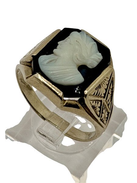 14k Gold Cameo Ring in Black and White