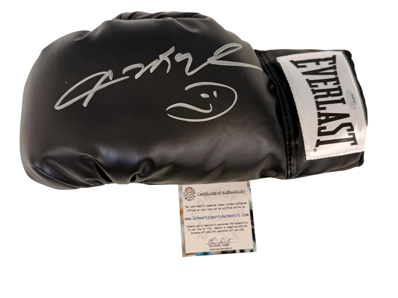 Sugar Ray Leonard Everlast Black Autographed Boxing Glove Schwartz Sports Authority COA